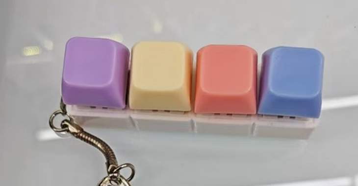 מחזיק מפתחות מקלדת 4 לחצנים שורה / עם אור  : image 1