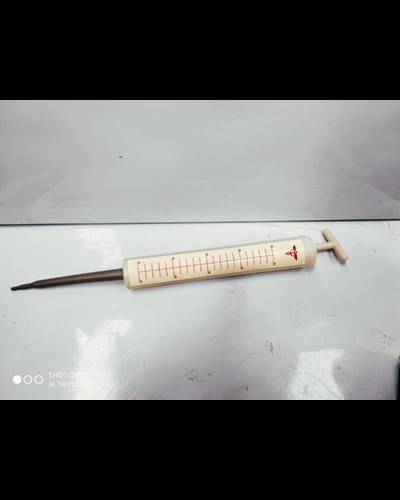 מזרק ענק לפורם